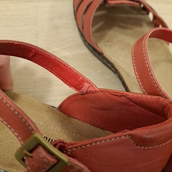 Clarks Burnt Red Leather Cushioned Short Wedge Wendg Land Mary Jane Sandal 9.5 - Picture 5 of 7